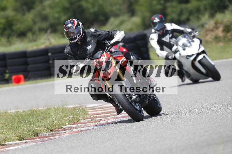 /27 12.06.2025 Ducati Schweiz Trackday Warmup  ADR/blau-bleu/24